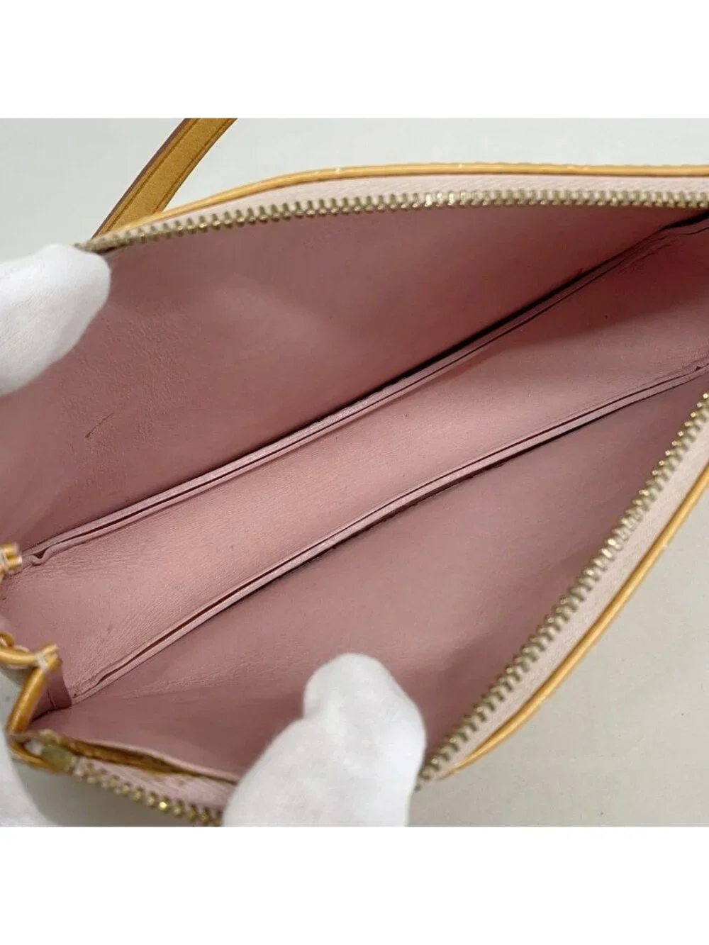 Louis Vuitton Pouch Vernis Lexington Marshmallow Pink